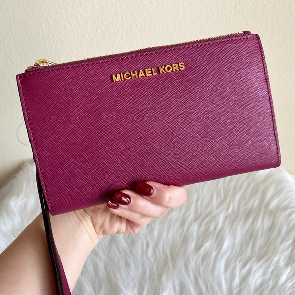 Michael Kors and wristlet set - Picture 7 of 8